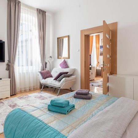 شقة Brasov Centrul Vechi - 67Sqm - 2Min To Counsel Square المظهر الخارجي الصورة