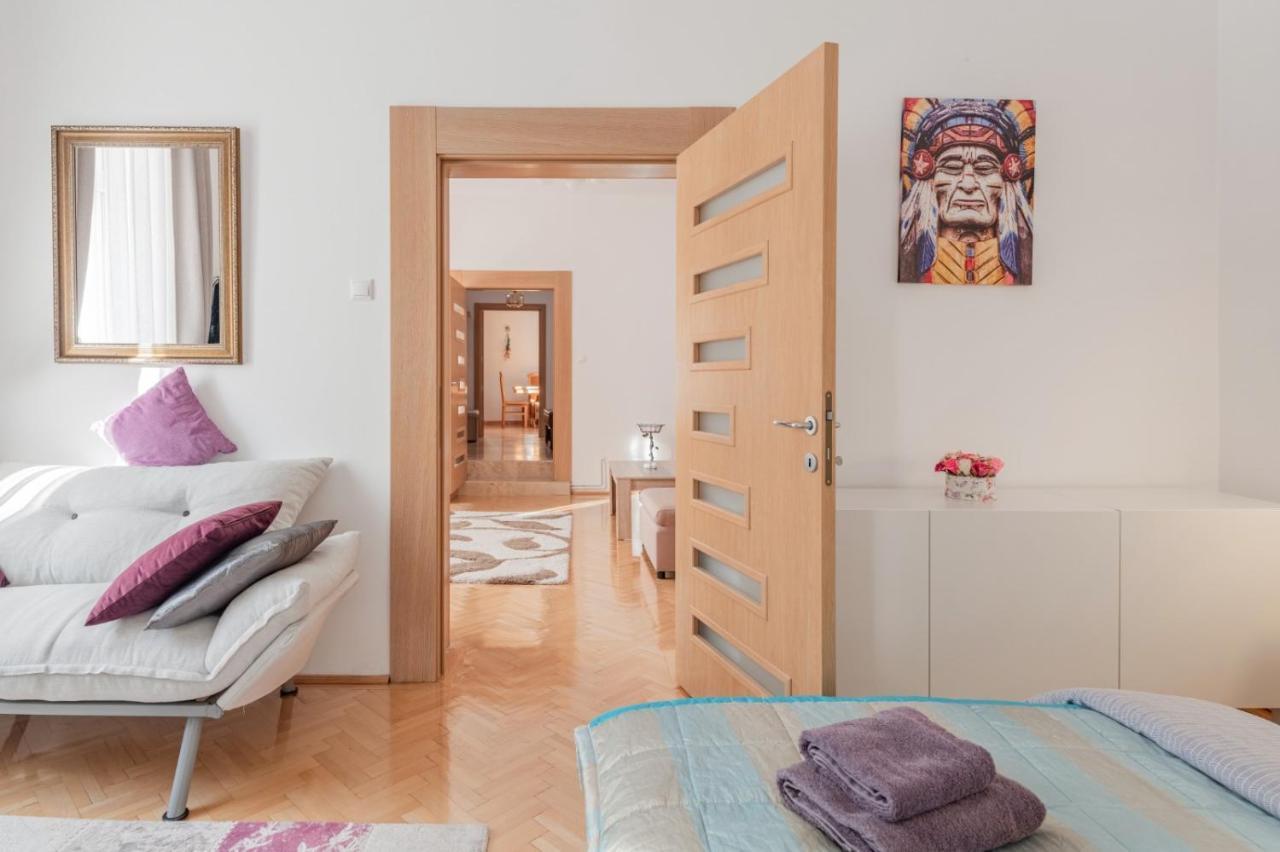 شقة Brasov Centrul Vechi - 67Sqm - 2Min To Counsel Square المظهر الخارجي الصورة