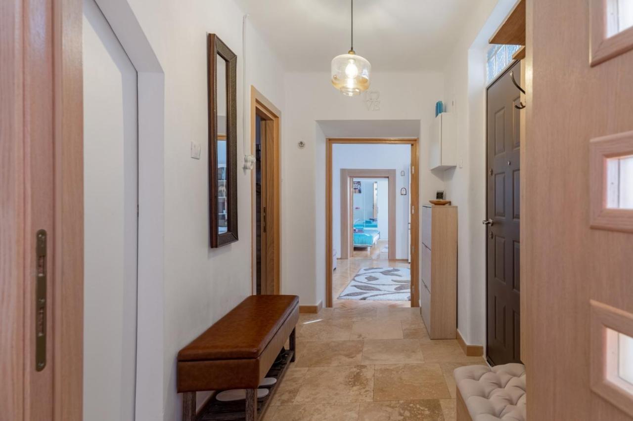 شقة Brasov Centrul Vechi - 67Sqm - 2Min To Counsel Square المظهر الخارجي الصورة