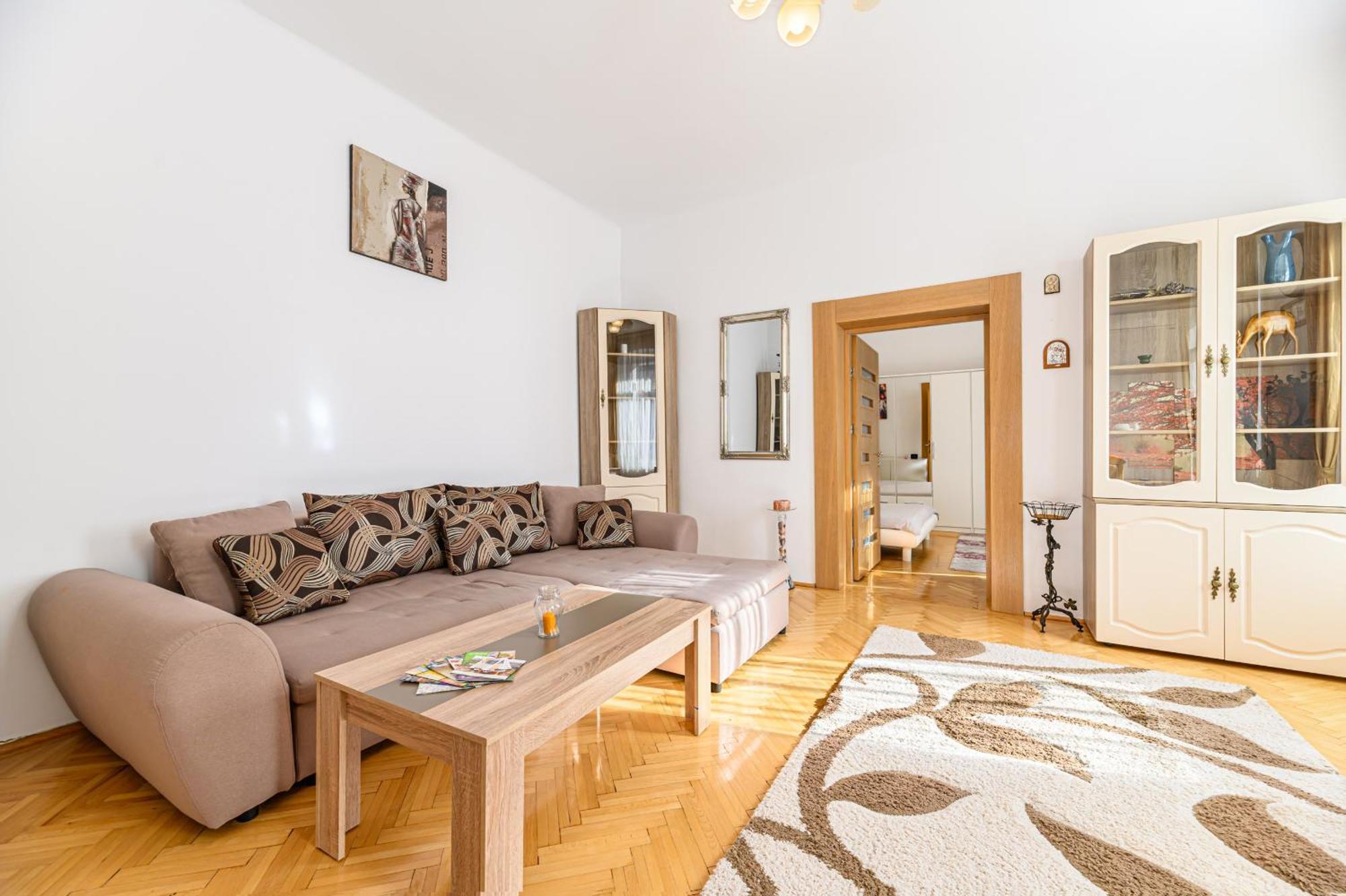 شقة Brasov Centrul Vechi - 67Sqm - 2Min To Counsel Square المظهر الخارجي الصورة